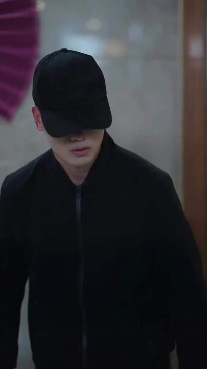 In Love with the Helplessly Romantic CEO Episode 78