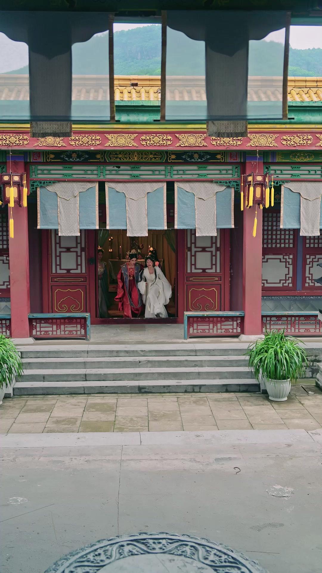 殘春鎖景深
