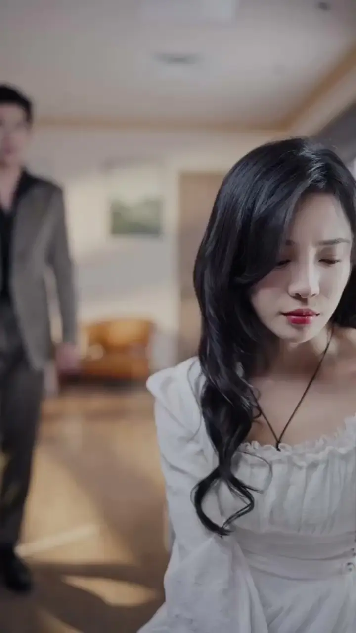In Love with the Helplessly Romantic CEO Episode 52