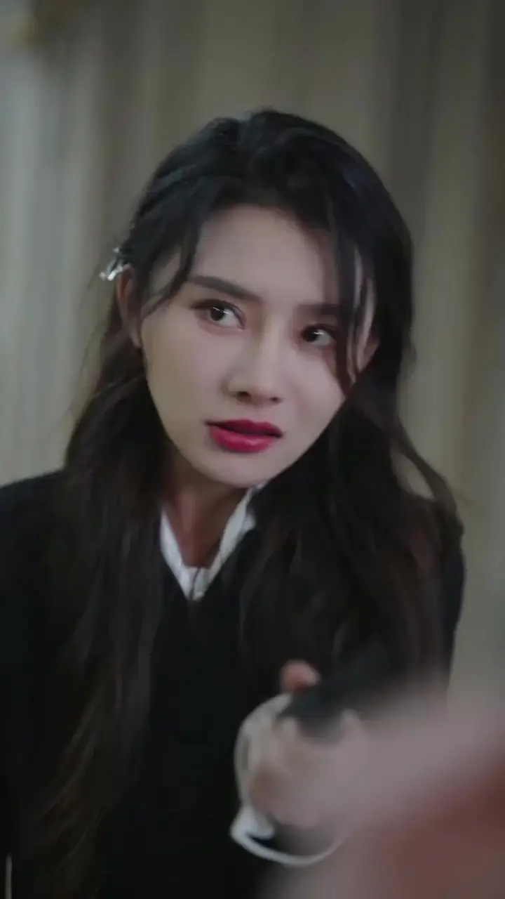 In Love with the Helplessly Romantic CEO Episode 77