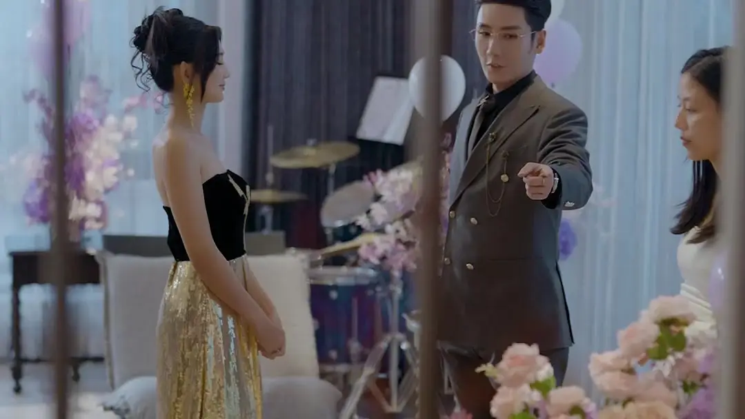 Little Troublemaker Turns Everything to Gold! The Golden Rose That Shattered the Party
