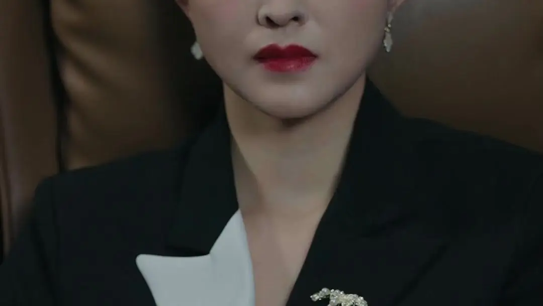A restaurant owner? The queen! Power, Pain, and the Blue Gurney