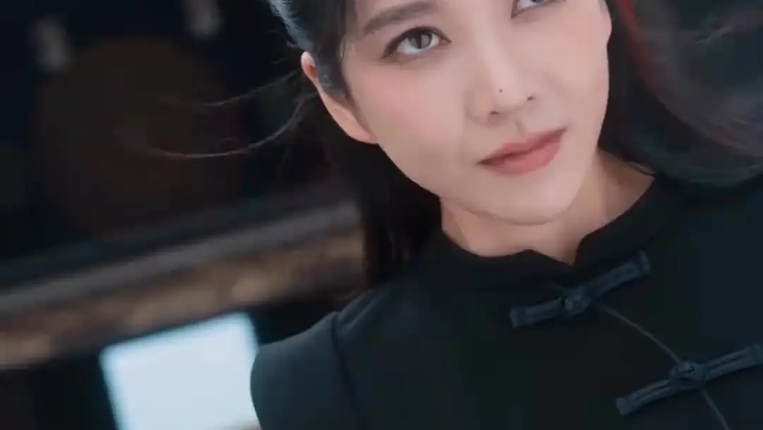 绝世红颜：红袍老者吐血倒地，黑衣女子袖中藏刀