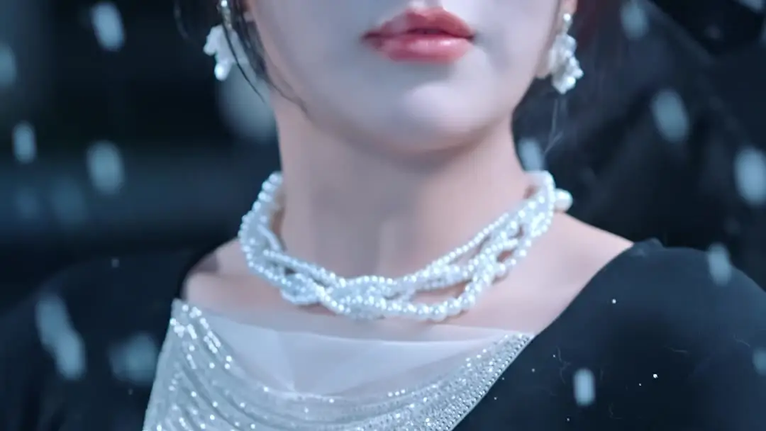 Hey! I Was Their Savior, Not Their Maid! The Snowfall That Split Two Lives