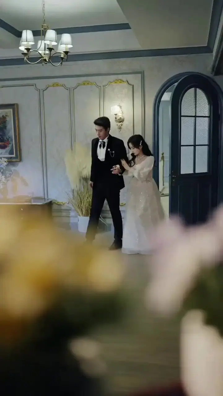 In Love with the Helplessly Romantic CEO Episode 36