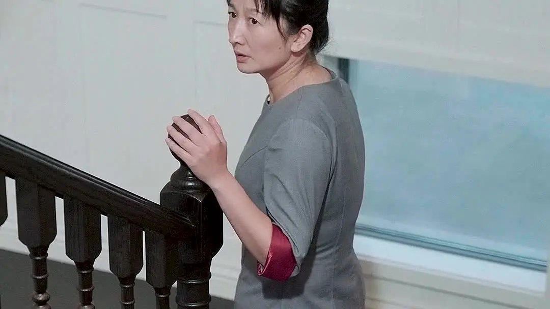 無法割捨的愛：珍珠項鍊下的窺視者與被窺視的真相
