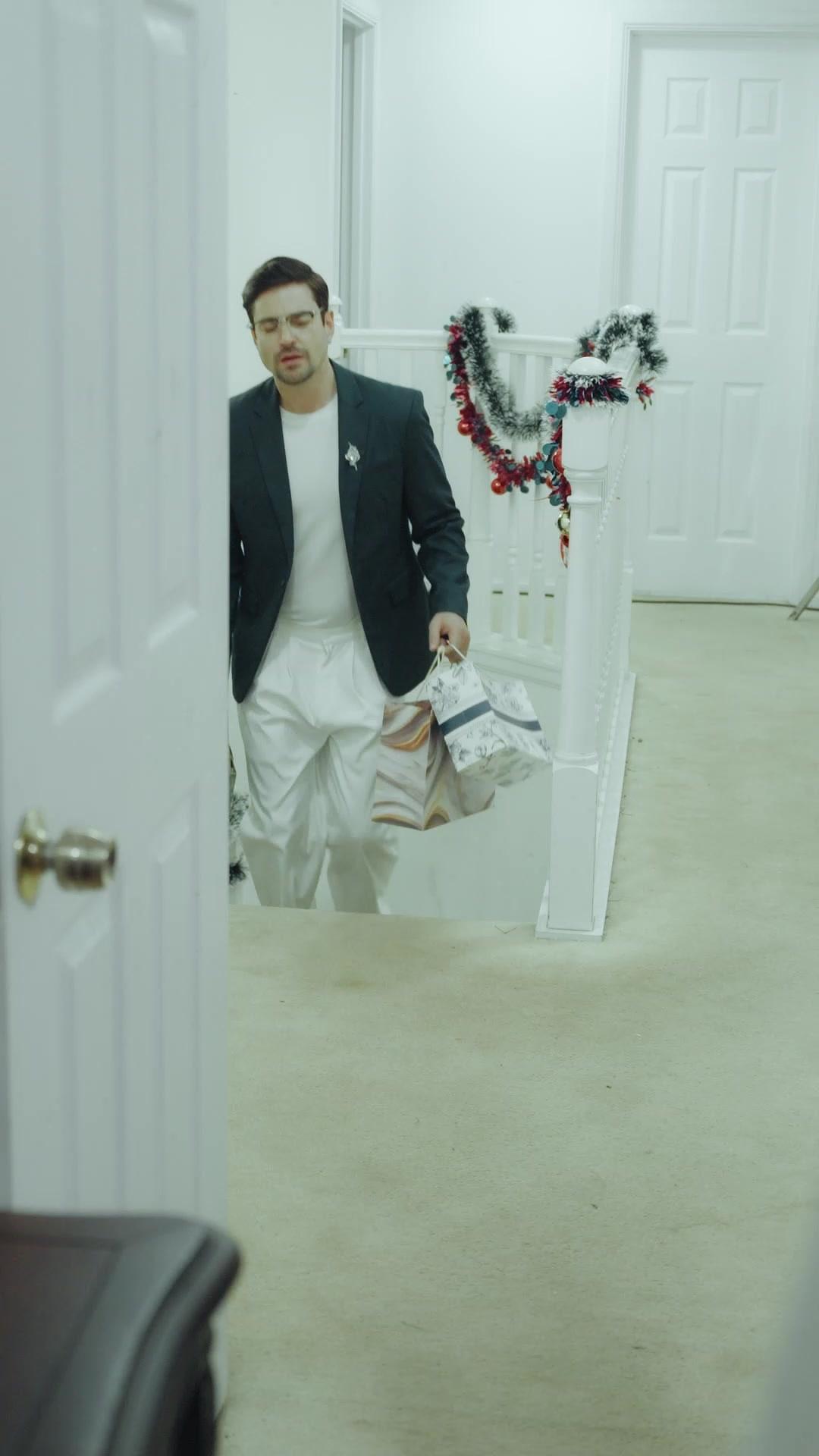 King Returns on Christmas Eve