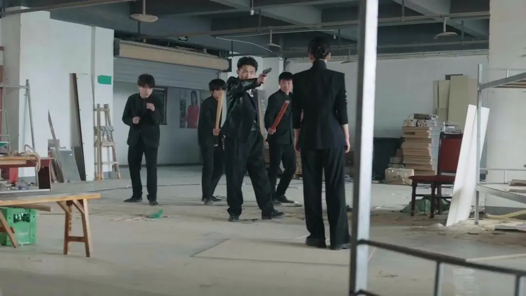 A restaurant owner? The queen! When the Gun Trembles in His Hand