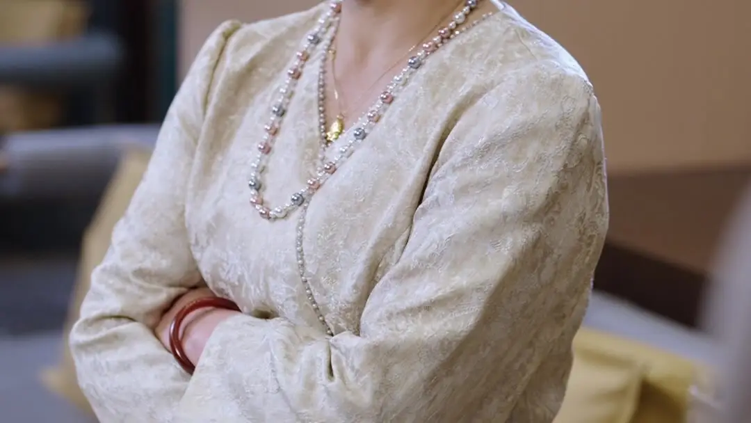 Try Stopping Me? Good Luck — The Ring That Shattered the Tea Room