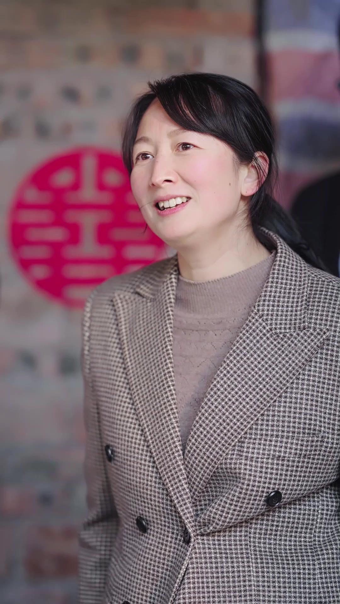 Bước Qua Bóng Tối