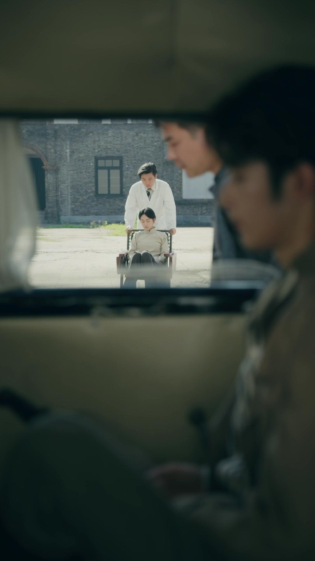 사령관 아빠, 구두 닦아줄까?
