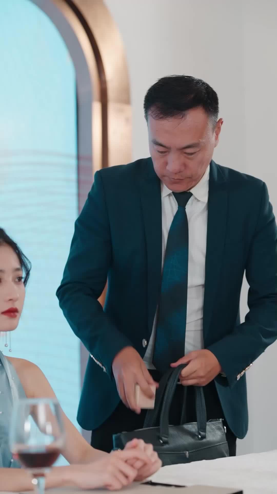 The Billionaire Heiress Returns
