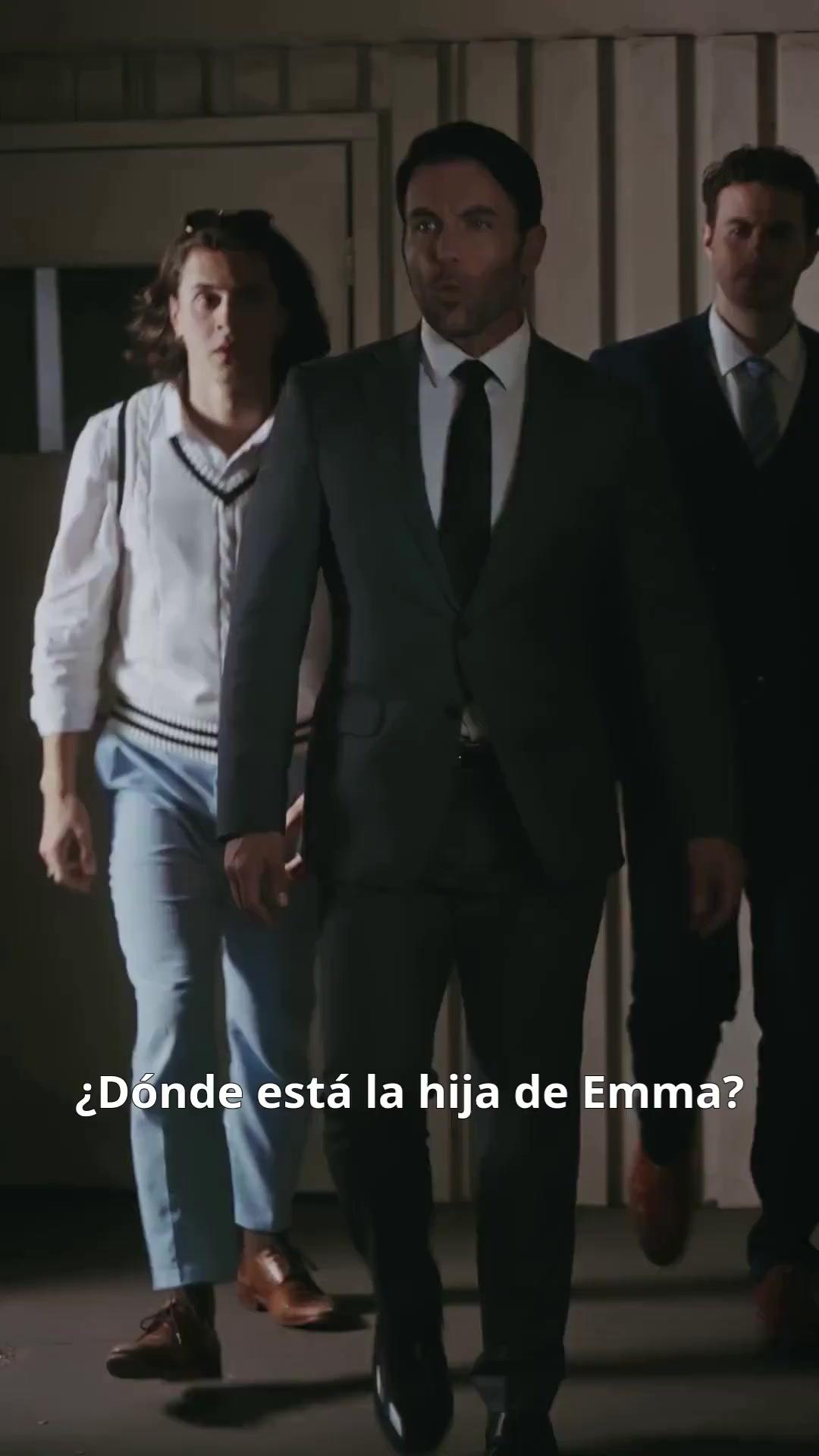 (Doblado) La impostora en brazos de mis tíos