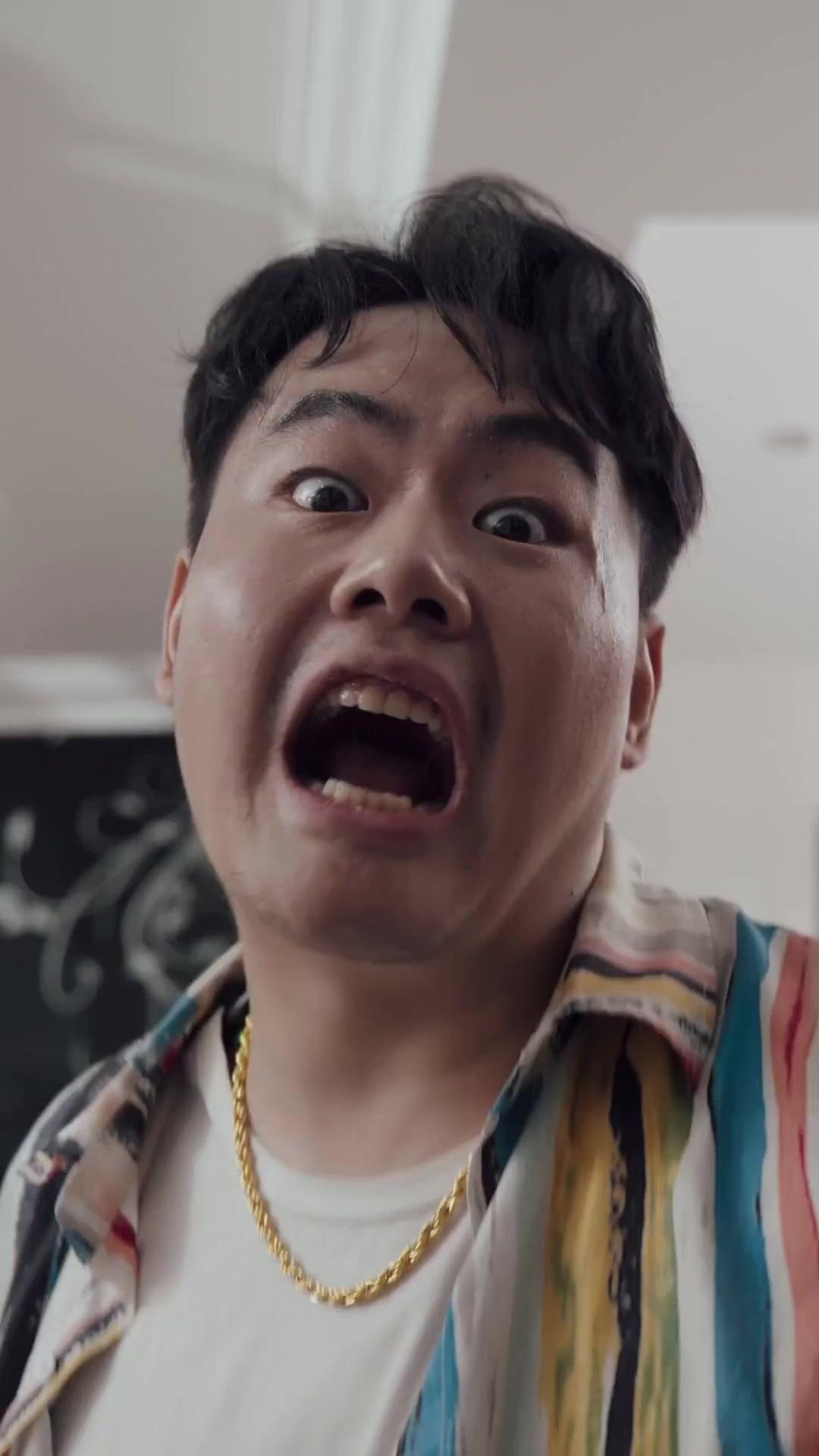 假鬼假怪踢鐵板