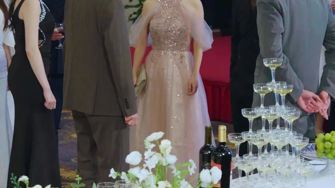 Bye, Jerk! I'm the Boss Lady! The Champagne Tower Collapse That Exposed a Family's Dirty Laundry