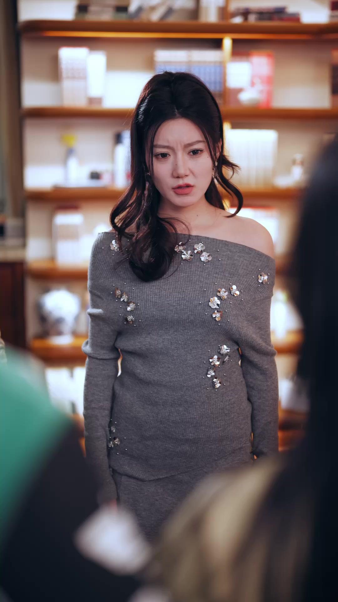 빙의 첫날, 약혼남 쟁탈전?