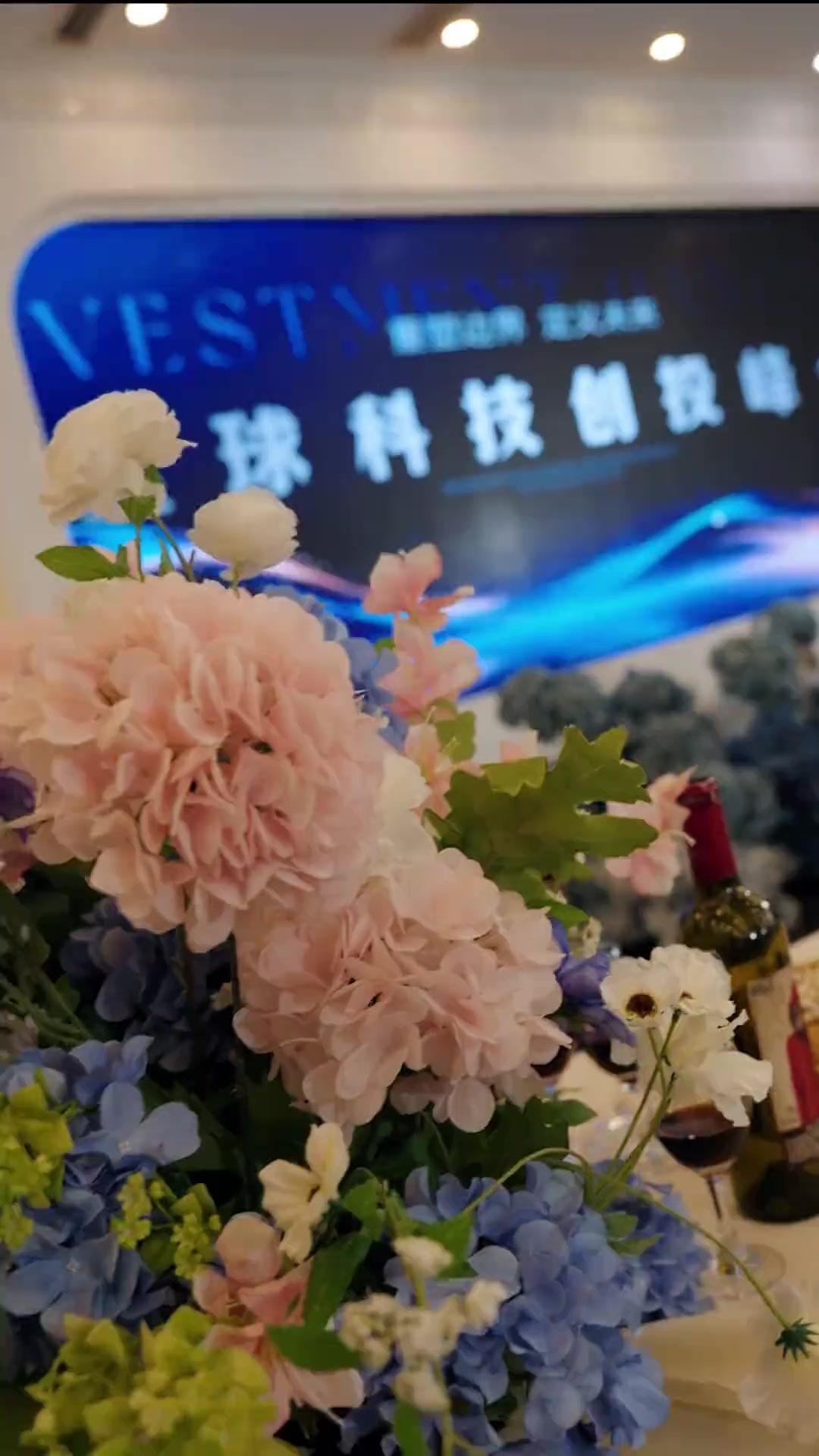 高處重逢不識君