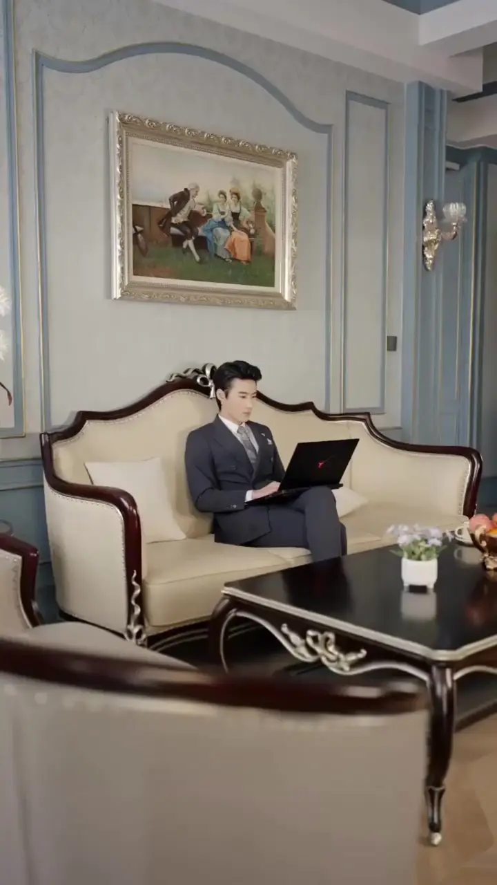In Love with the Helplessly Romantic CEO Episode 60