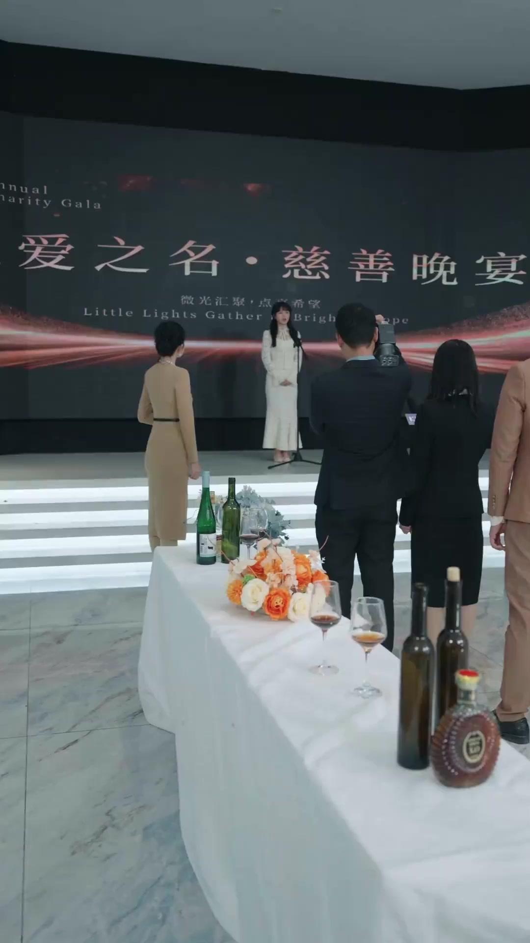 A restaurant owner? The queen!