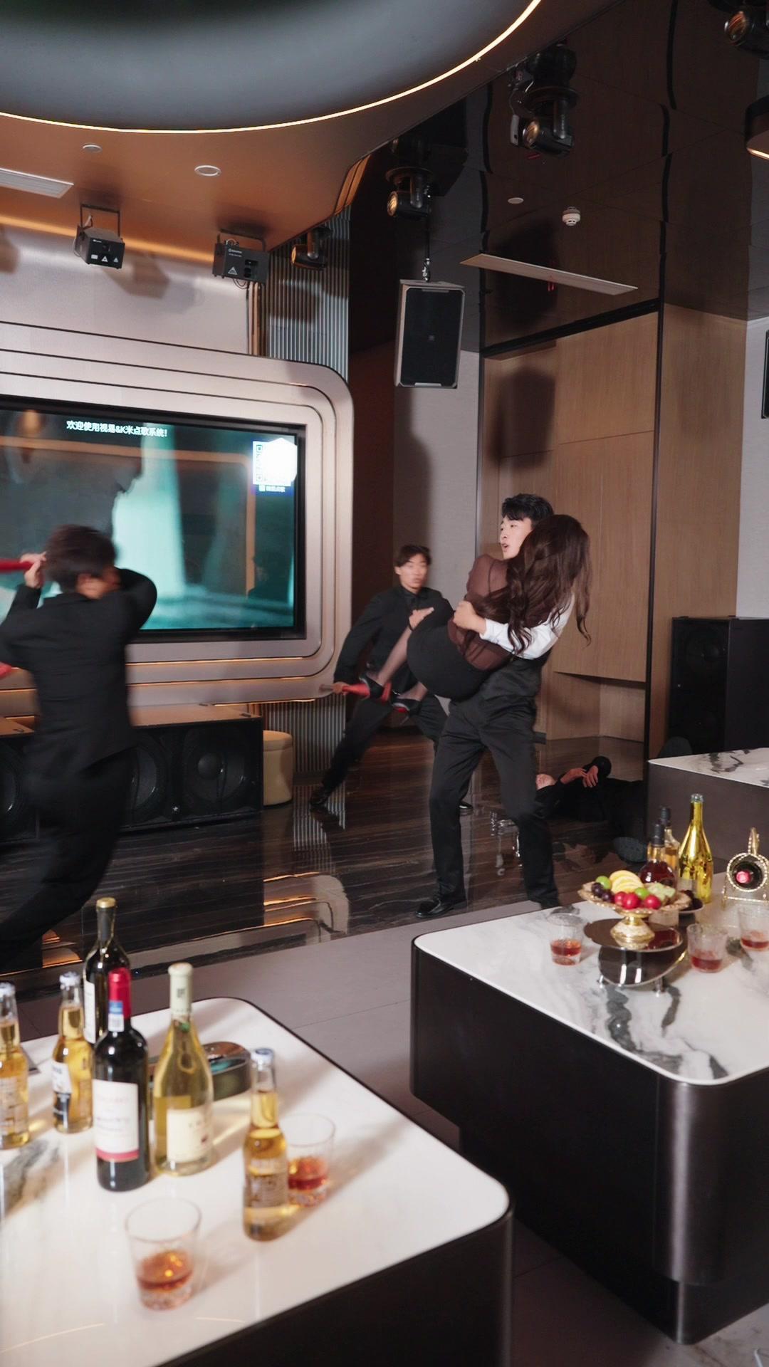 OMG! A Guard is The Hottest Catch?