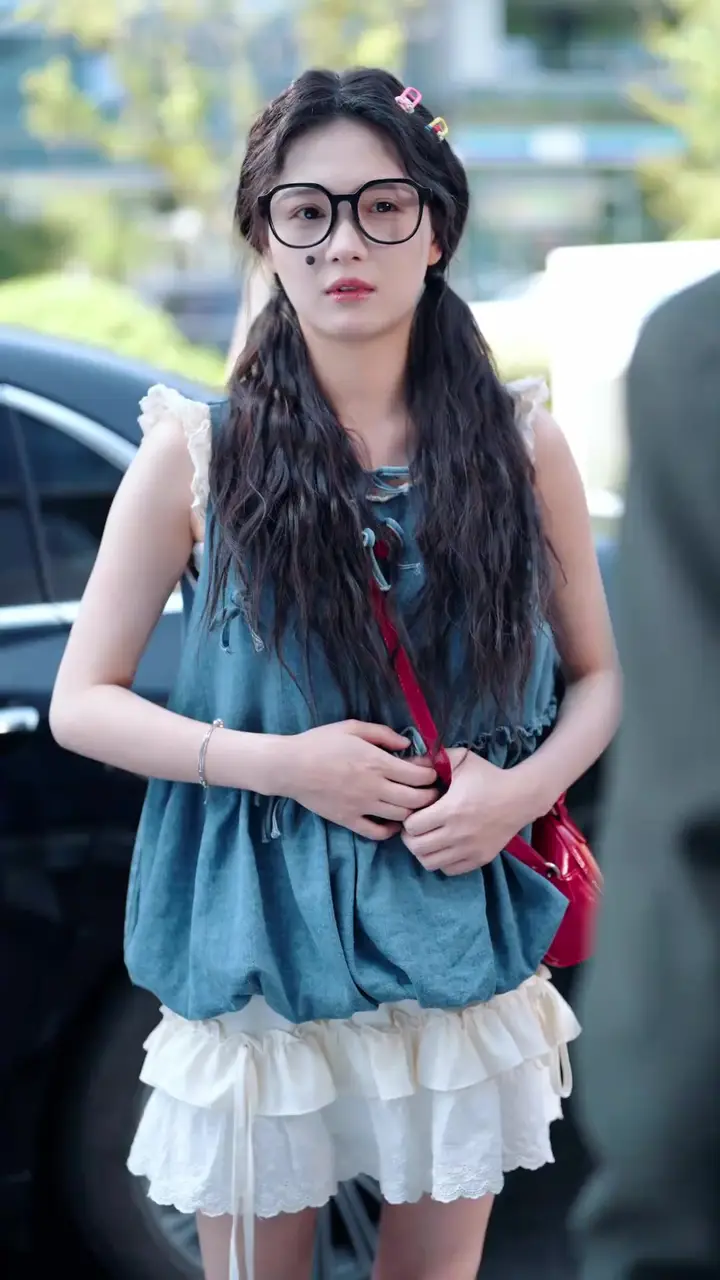 Pursued by Three Bosses as a Village Girl Episode 6