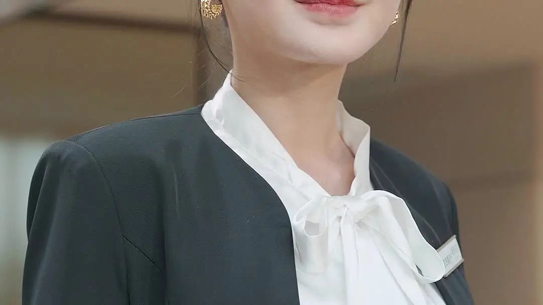闪婚甜妻是大佬：红玛瑙手链下的金融暗战