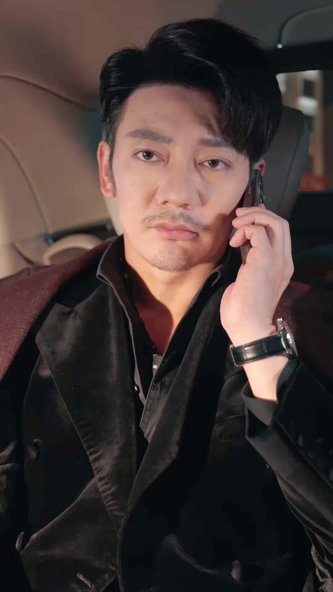 Ông Bố Ẩn Long