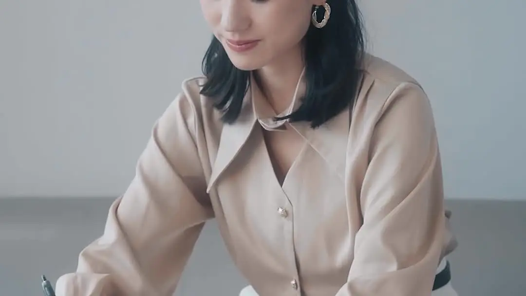 그녀의 손목시계가 흘린 시간