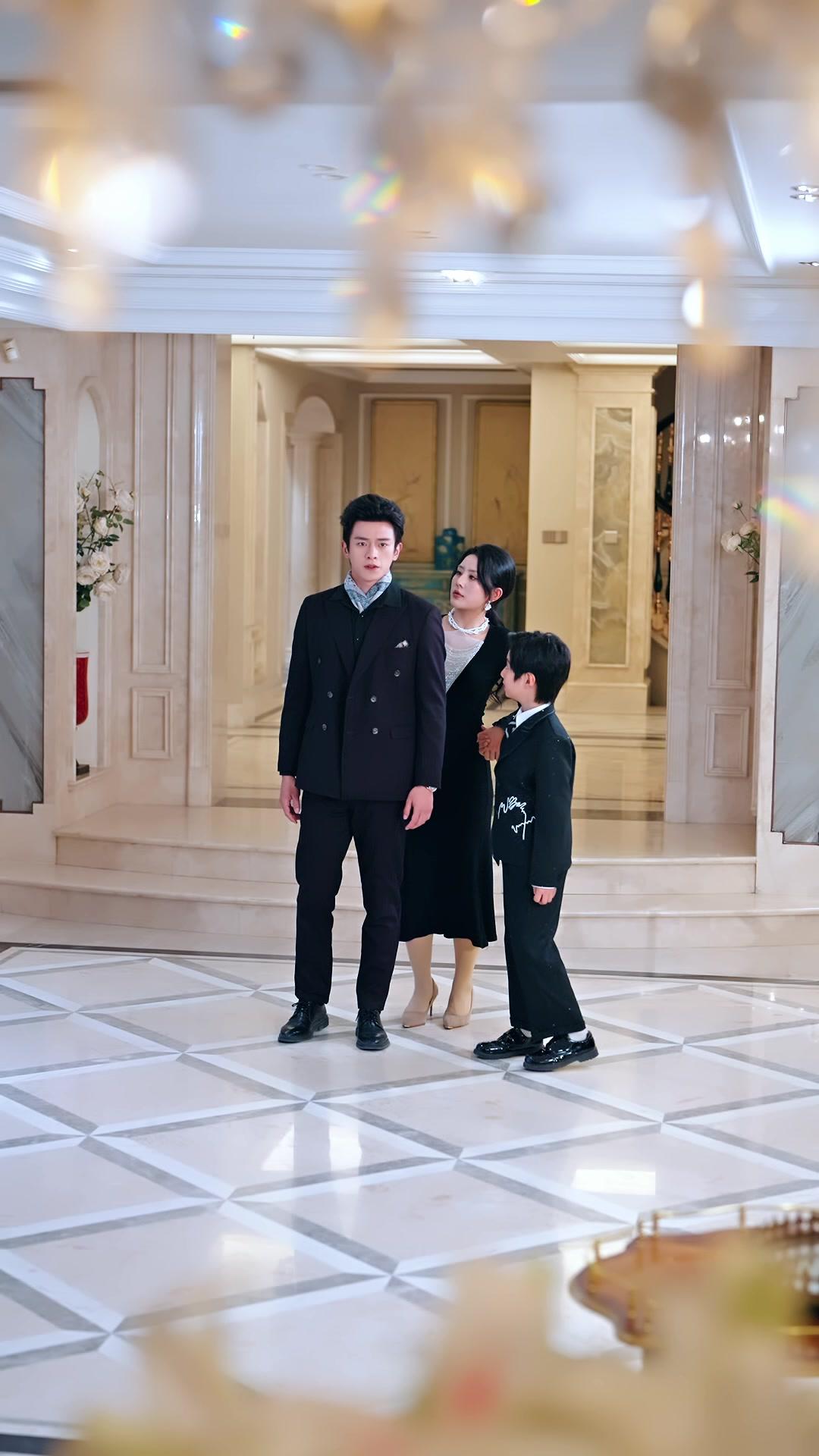 Hey! I Was Their Savior, Not Their Maid!