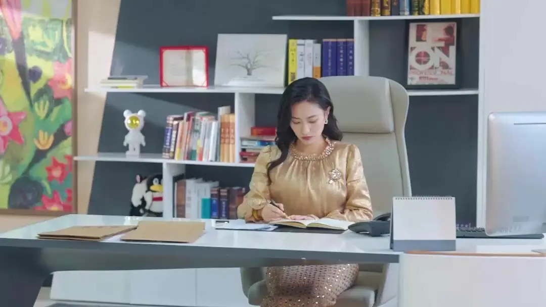 내 인생의 청산: 금빛 드레스와 전화기 속 비밀