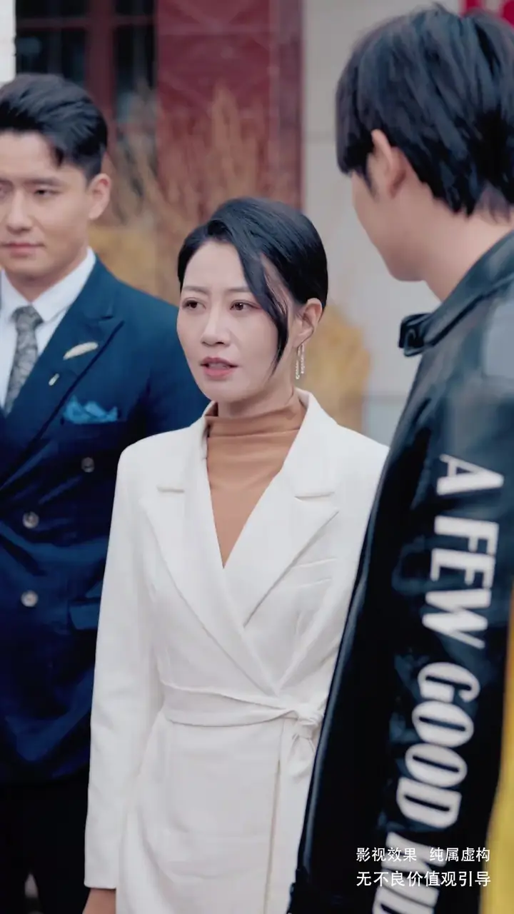 After the Divorce, My Three Sons Treat Me Like Royalty Episode 32