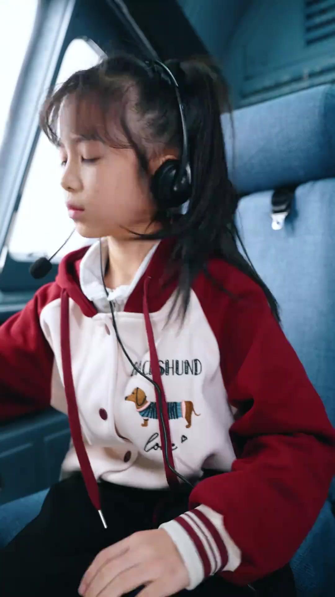 9歳の天才パイロットは、今日も大空に挑む