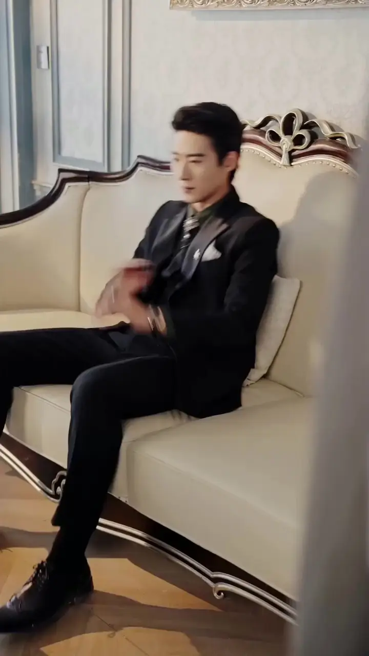 In Love with the Helplessly Romantic CEO Episode 73