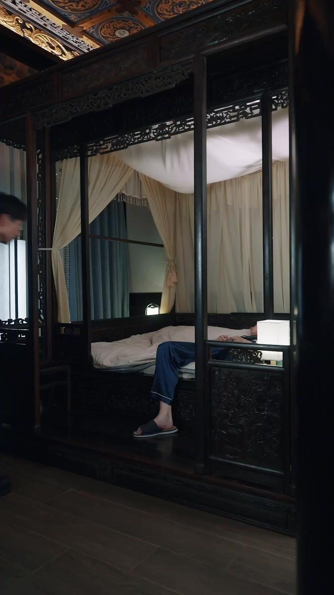 QUI EST DANS LA CAGE ?