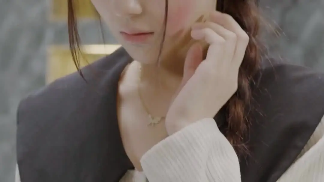 별빛 가득한 길: 유진의 눈물과 레드 드레스의 암시