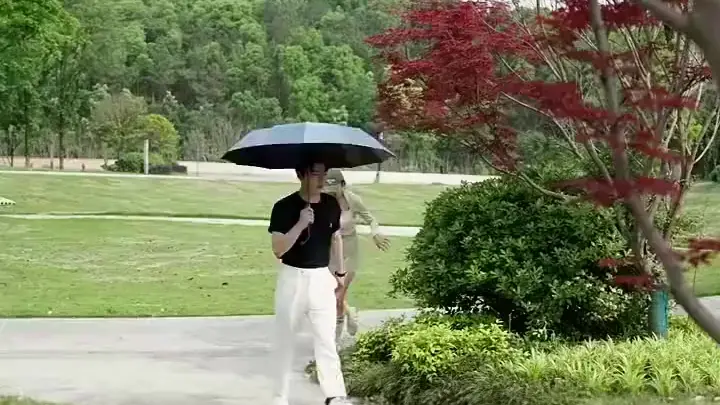 Engagement Off, Now He’s Proposing? The Umbrella Tug-of-War in 'Sunset Park Confessions'
