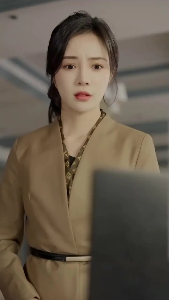 In Love with the Helplessly Romantic CEO Episode 9
