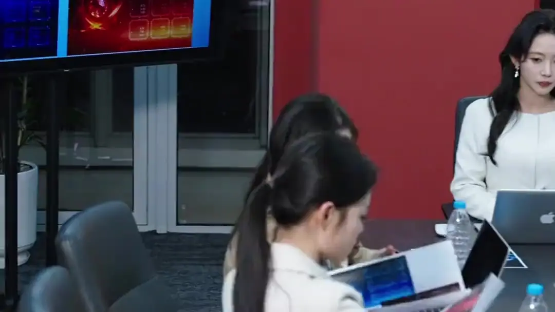 Cinta dan Ambisi: Ketika Presentasi Menjadi Pertempuran Hati