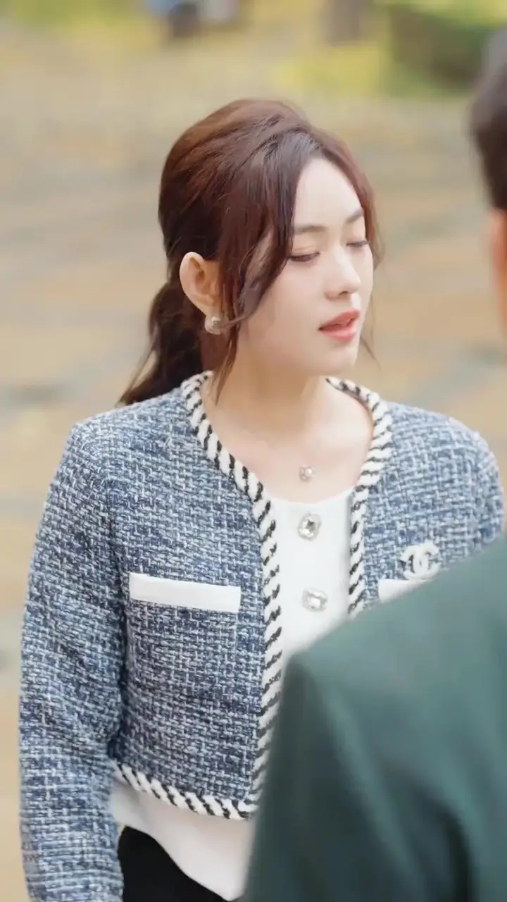 (Dubbed)The Distance Between Cloud And Sea Episode 30