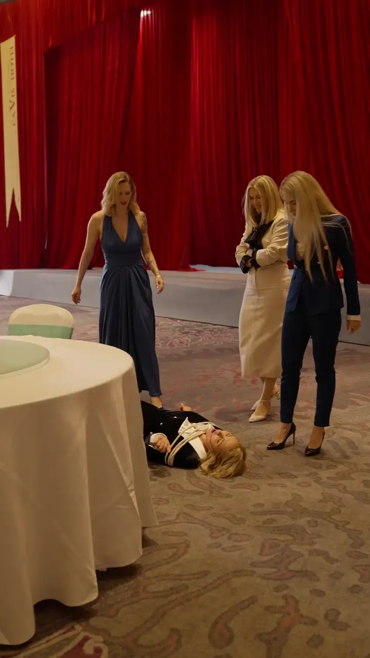 Queen Strikes: Traitor's Fall Episode 8