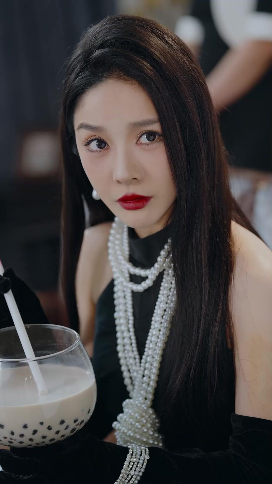 Dead Heiress Returns!