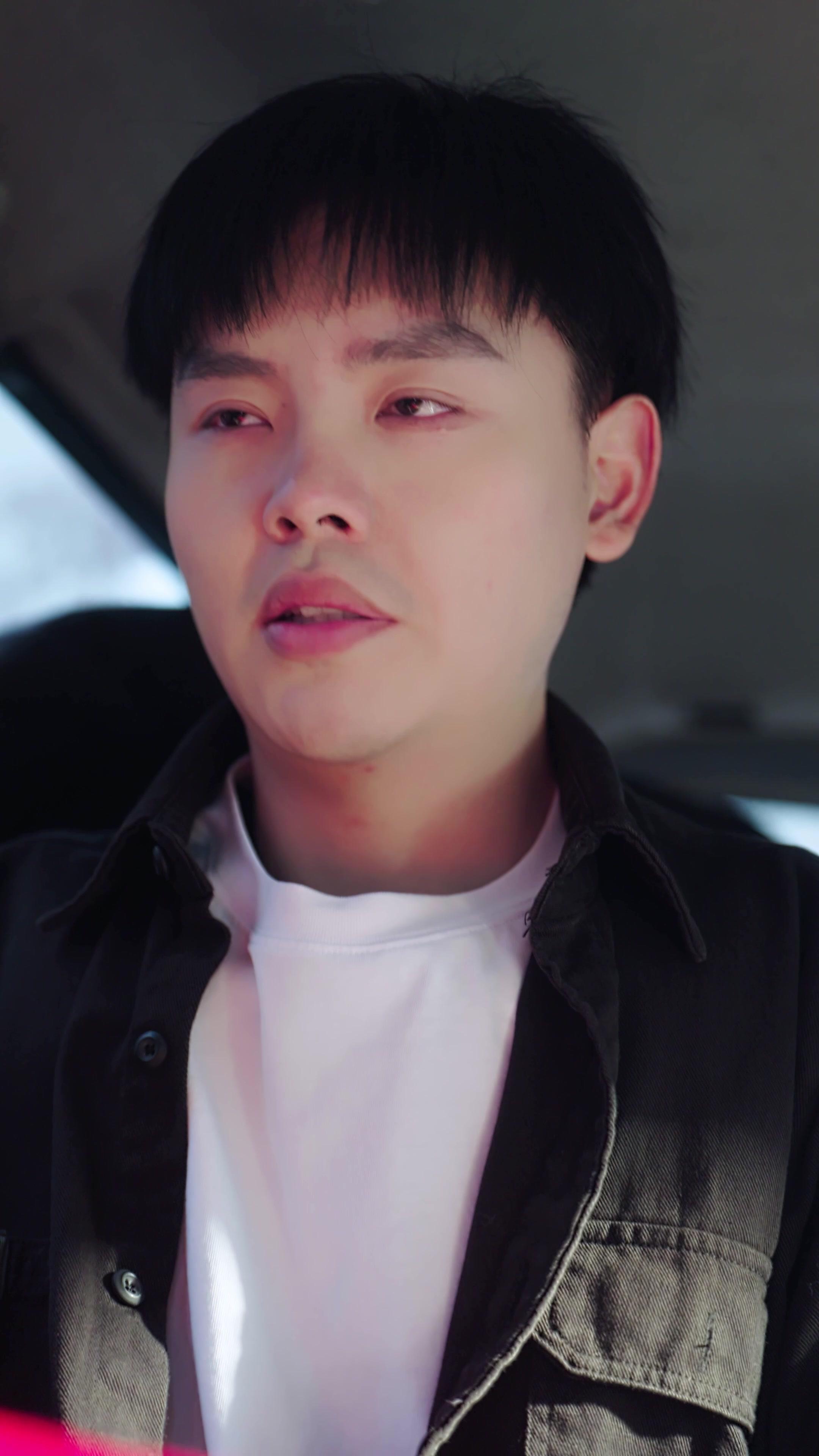 Bước Qua Bóng Tối