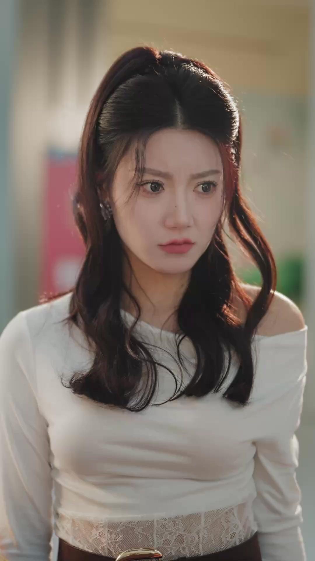 빙의 첫날, 약혼남 쟁탈전?