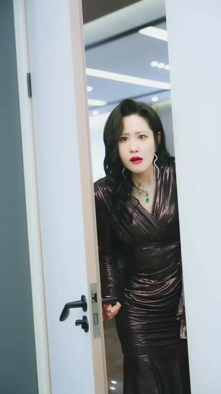 (Dubbed)Snake Year Salvation: CEO's Bargain Bride Episode 7