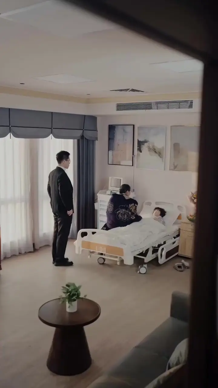In Love with the Helplessly Romantic CEO Episode 10