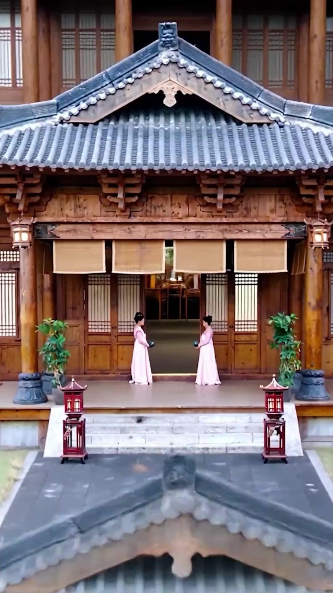 Bukan Pengganti, Tapi Diriku Sendiri