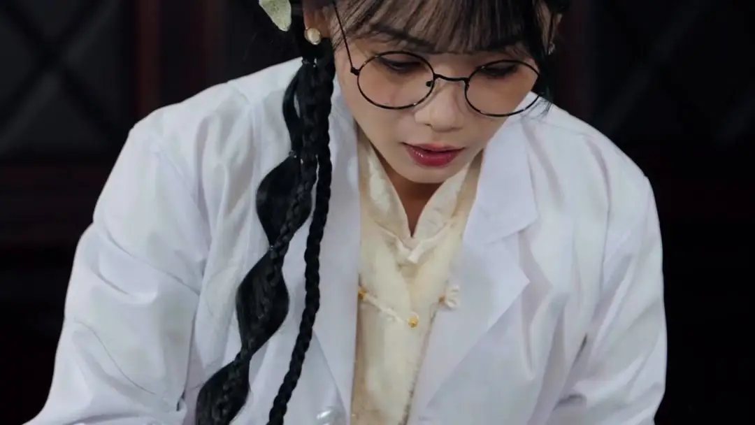 산속 명의의 귀환: 흰 가운 속에 숨은 기이한 진실