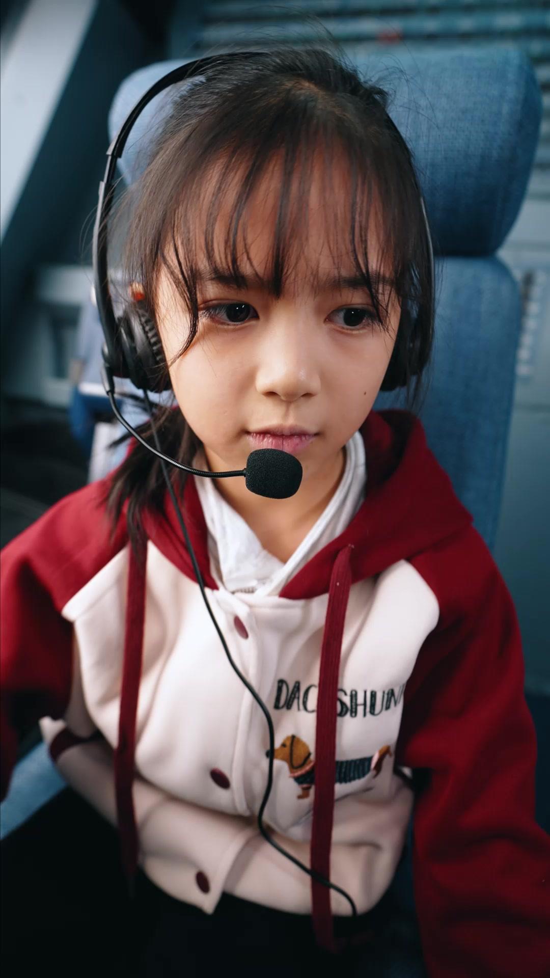 Menina de 9 Anos no Comando