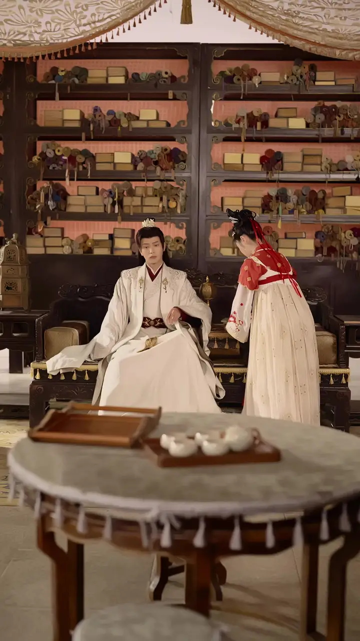 Majestelerinin Değişken Kişiliği Bölüm 51