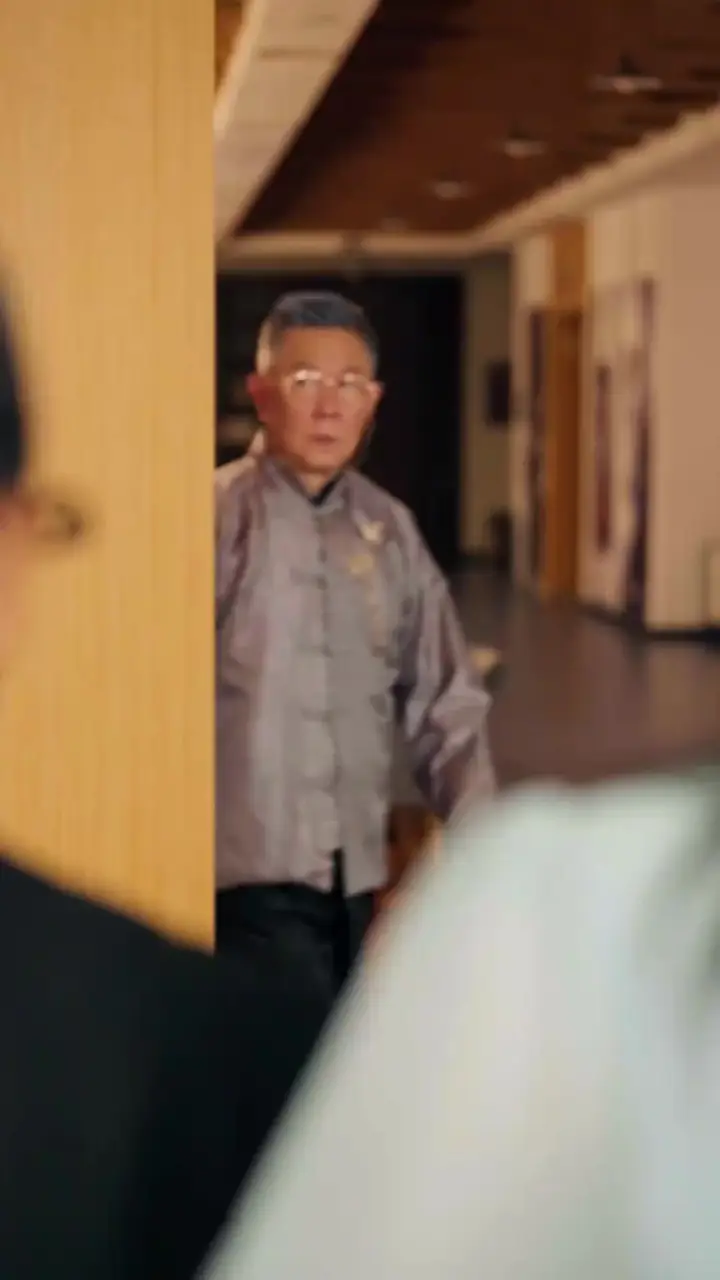 The Grandma Everyone Kneels To Episode 24